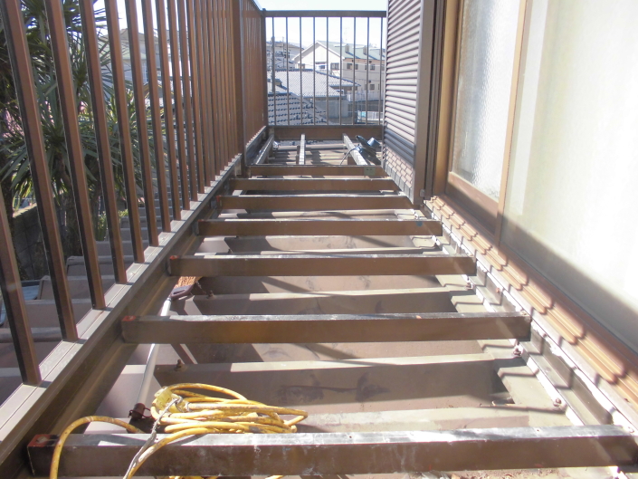 横浜市南区のT様邸 木造一戸建て｜屋根の塗装工事（塗料：アレスクール）