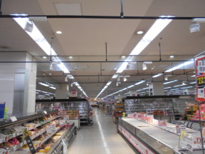 神奈川県藤沢市の某スーパーマーケット｜天井の塗装工事（塗料：水性ビルデックNEO）