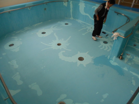 神奈川県茅ケ崎市の某老人介護施設｜リハビリ用プールの補修塗装工事（塗料：プールコート）