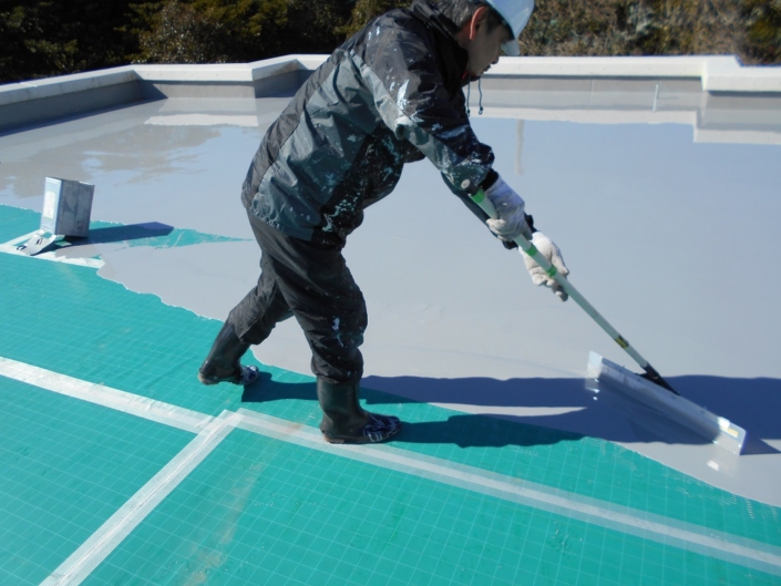 酷い汚れと劣化に伴う屋上の防水工事｜平塚市の某老人ホームにて屋上防水