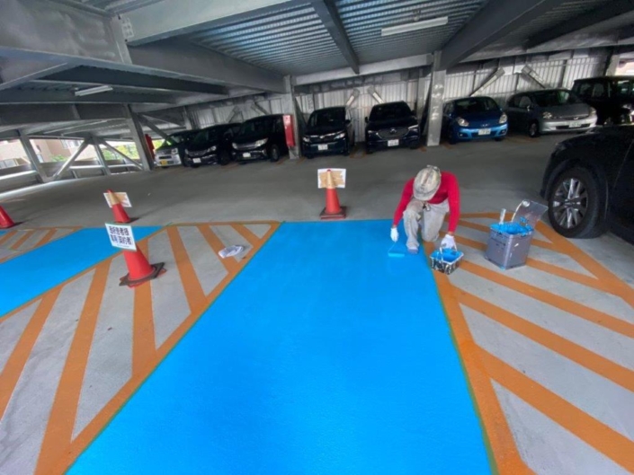 車椅子・身障者マークを駐車場にデザイン塗装｜神奈川県大和市の某病院にて駐車禁止マークの塗装