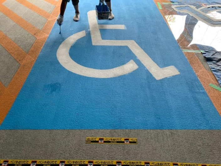 車椅子・身障者マークを駐車場にデザイン塗装｜神奈川県大和市の某病院にて駐車禁止マークの塗装