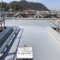 屋上の防水工事（2層目のウレタン塗布）｜神奈川県藤沢市の特別養護老人ホームにて塗り替え塗装中