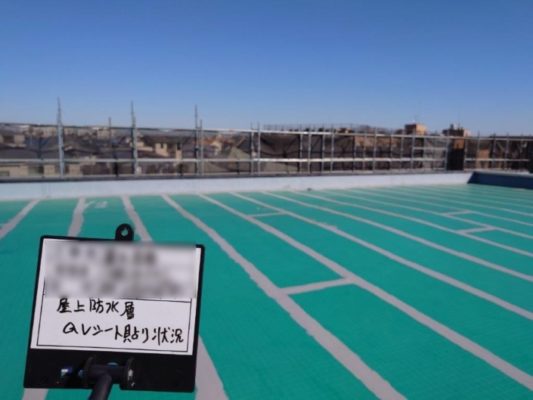 屋上防水層（GVシート）貼り付け｜神奈川県藤沢市の特別養護老人ホームにて塗り替え塗装中