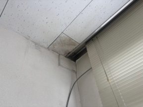 工場内の天井塗装で明るく快適な空間へ|神奈川県平塚市にて軒天リフォーム工事